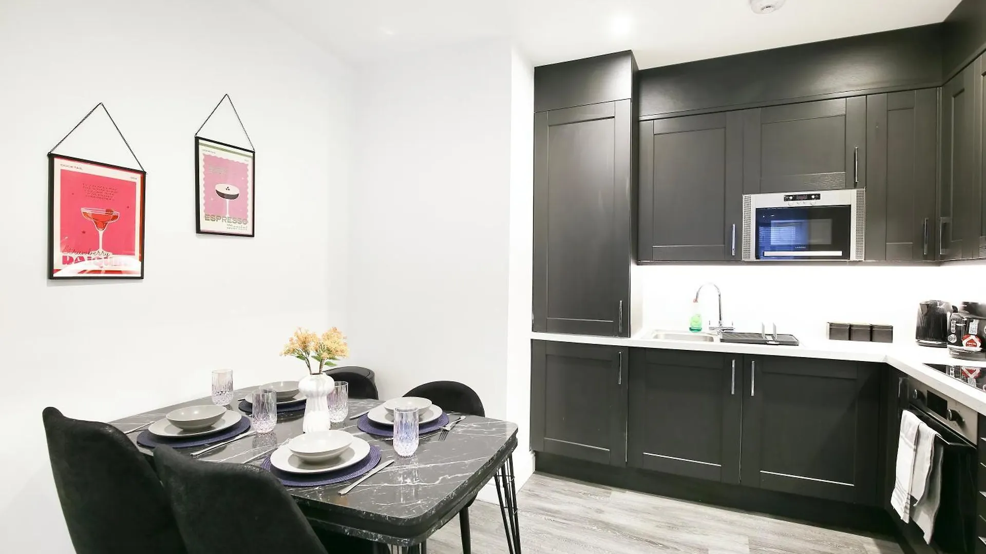 Churchill Square Views - Central - Modern 1 Bed Sleeps 4 برايتون 0*,
