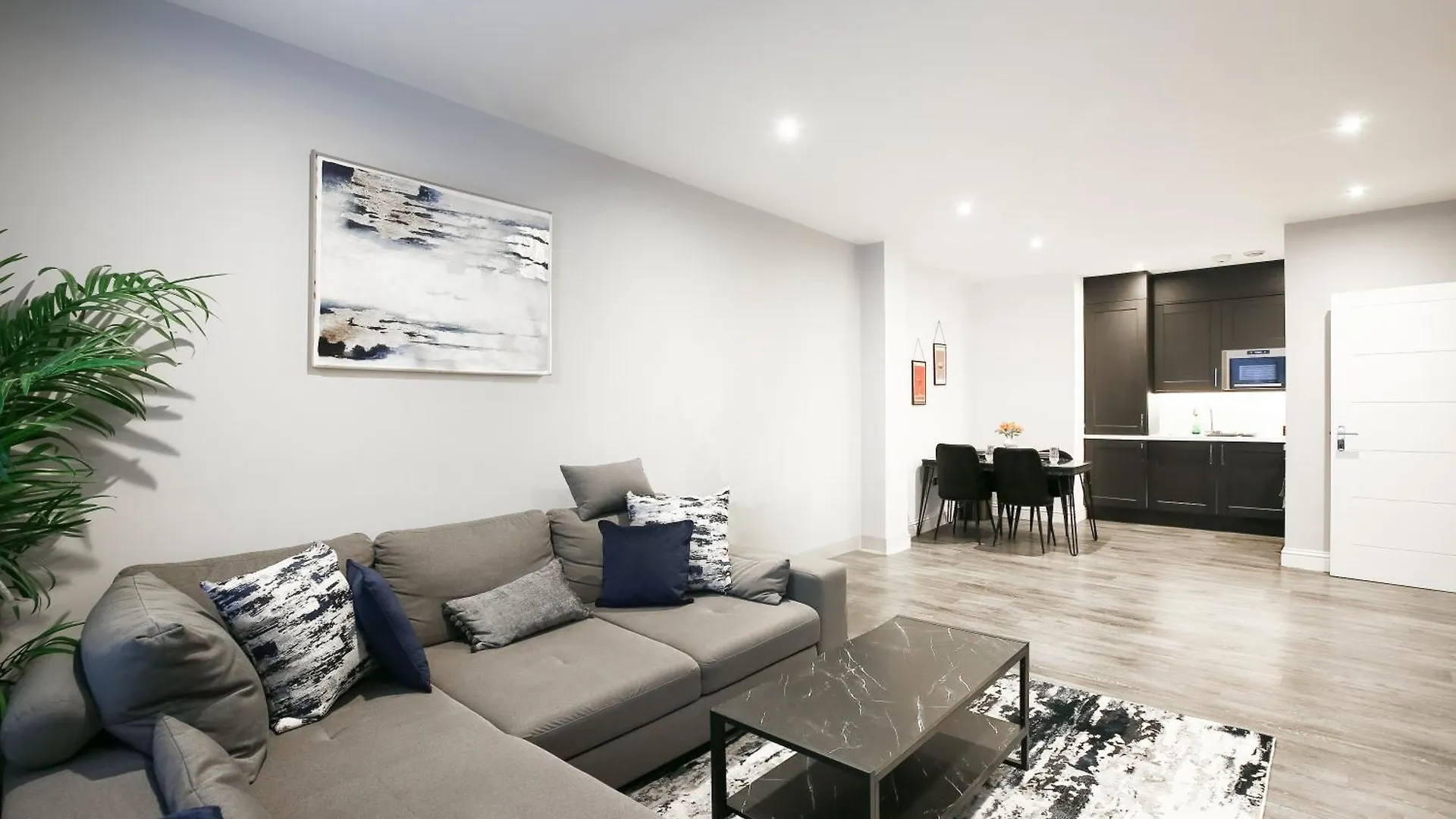 Churchill Square Views - Central - Modern 1 Bed Sleeps 4 Brighton